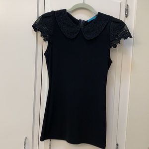Alice + Olivia lace cap sleeve top
